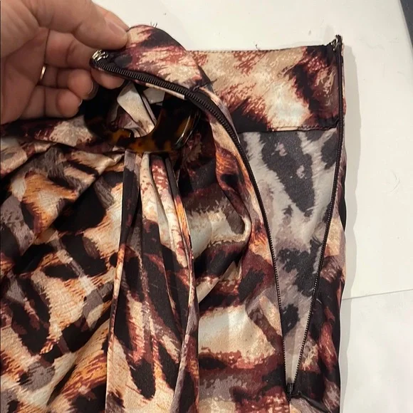 NWT Marciano Guess Animal Magic Wrap Skirt Size XS 100% Pure Silk Brown & Tan - Picture 10 of 16